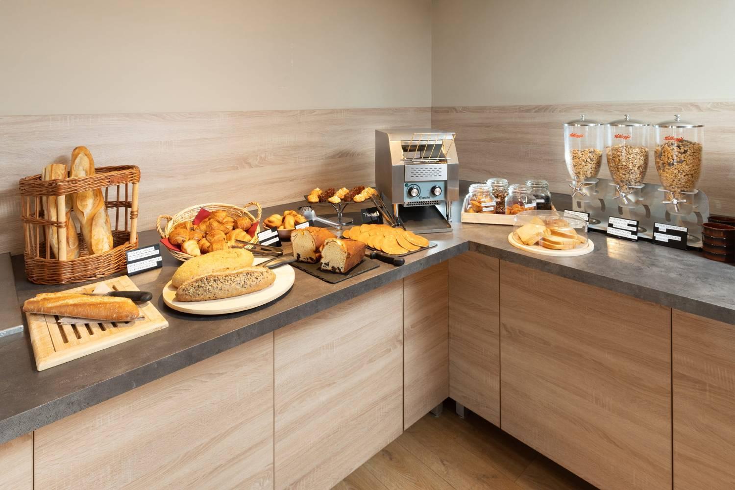 Petit-déjeuner | Best Western Hôtel du Phare à Mérignac